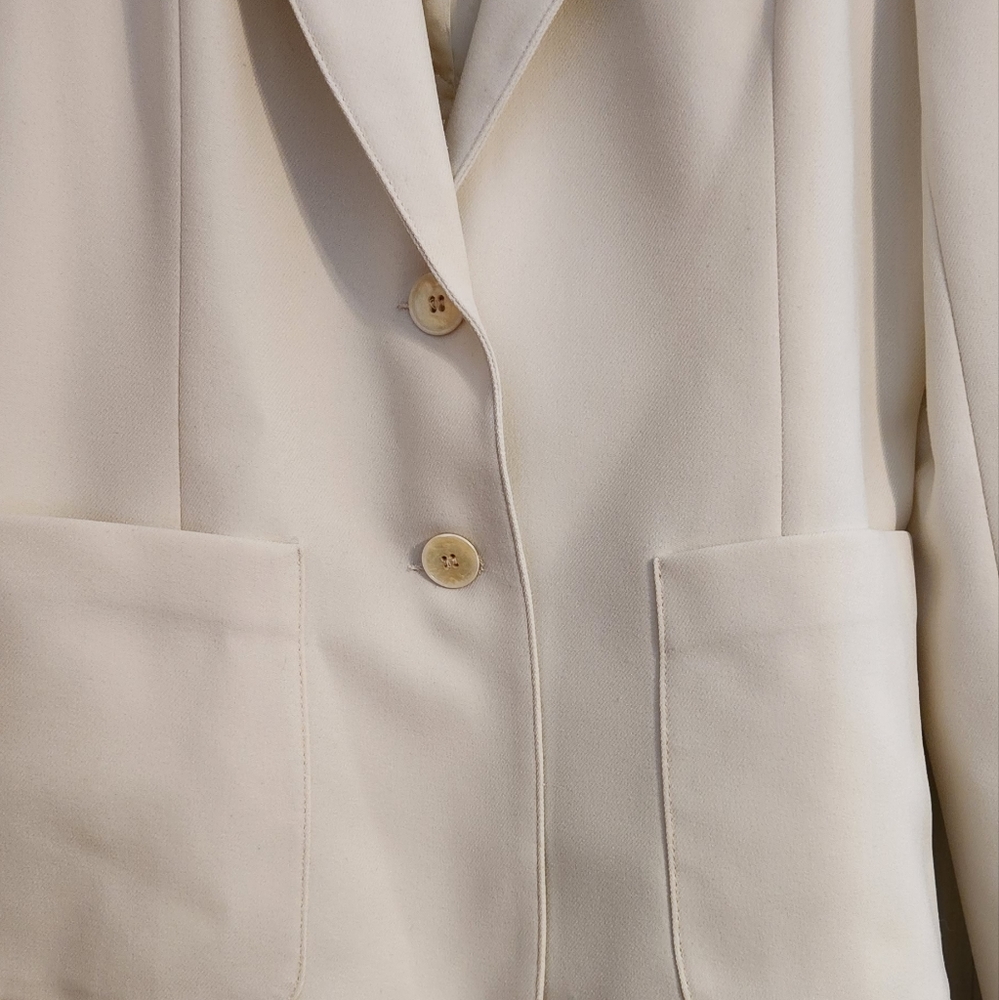 White suite Jacket - Picture 3 of 5
